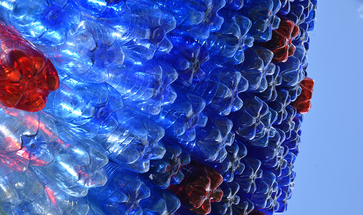 rzezba butelki recycling